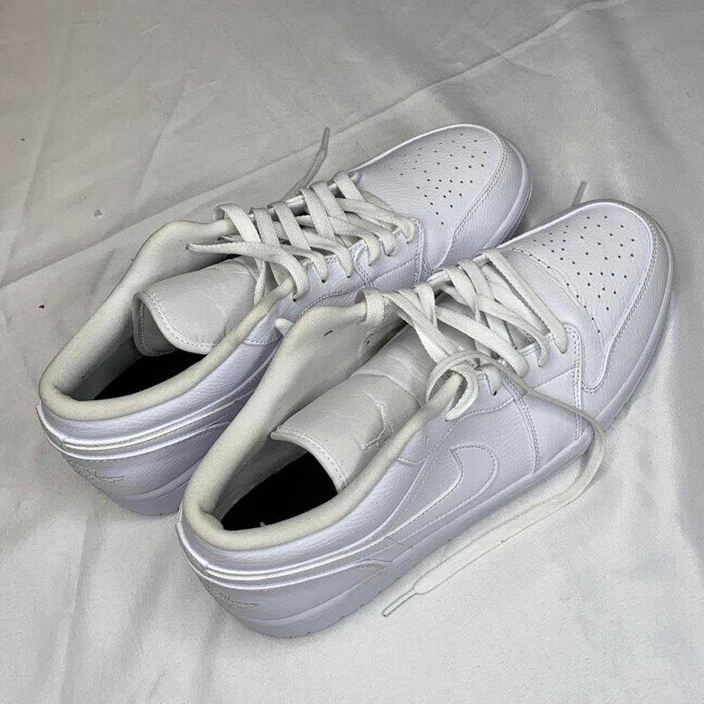 nike air jordans 1 low triple white